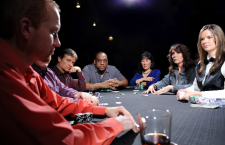 ReadingPokerTells-everyone-staring