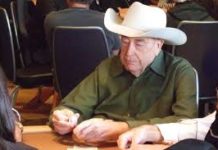 Doyle Brunson odkrywa karty