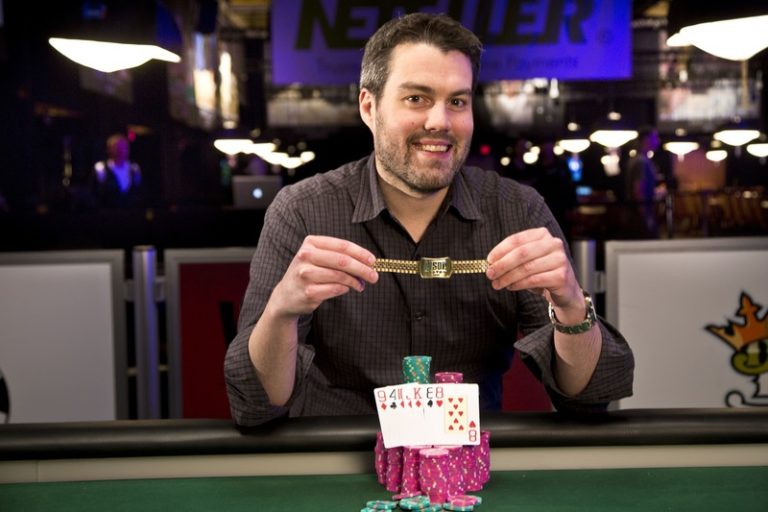Oto zwycięzca turnieju $10,000 Seven Card Stud Championship