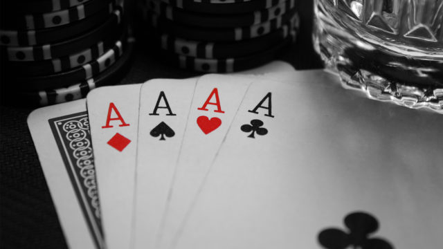 Pokerowe strategie Eda Millera: Jak ograć zawodnika stosującego slowplay?