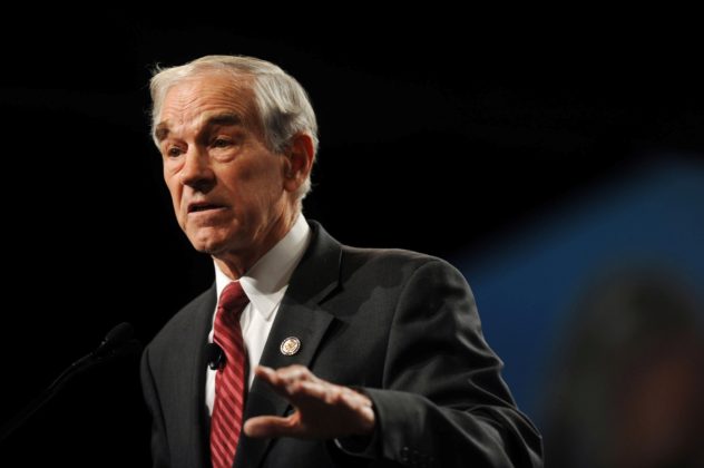 Ron Paul sprzeciwia się zakazom Sheldon Adelsona