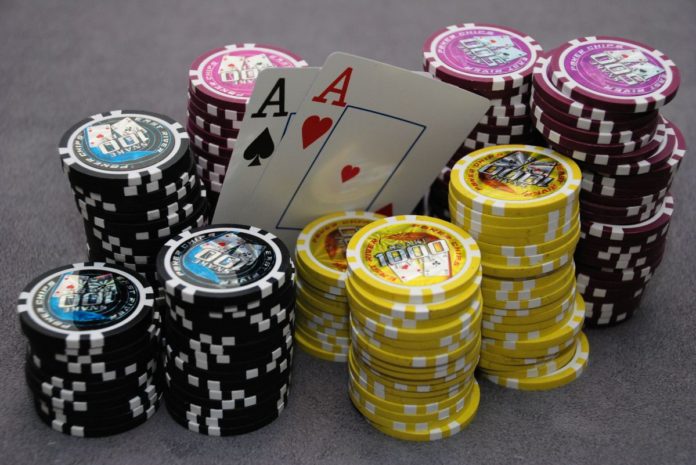 play poker chips
