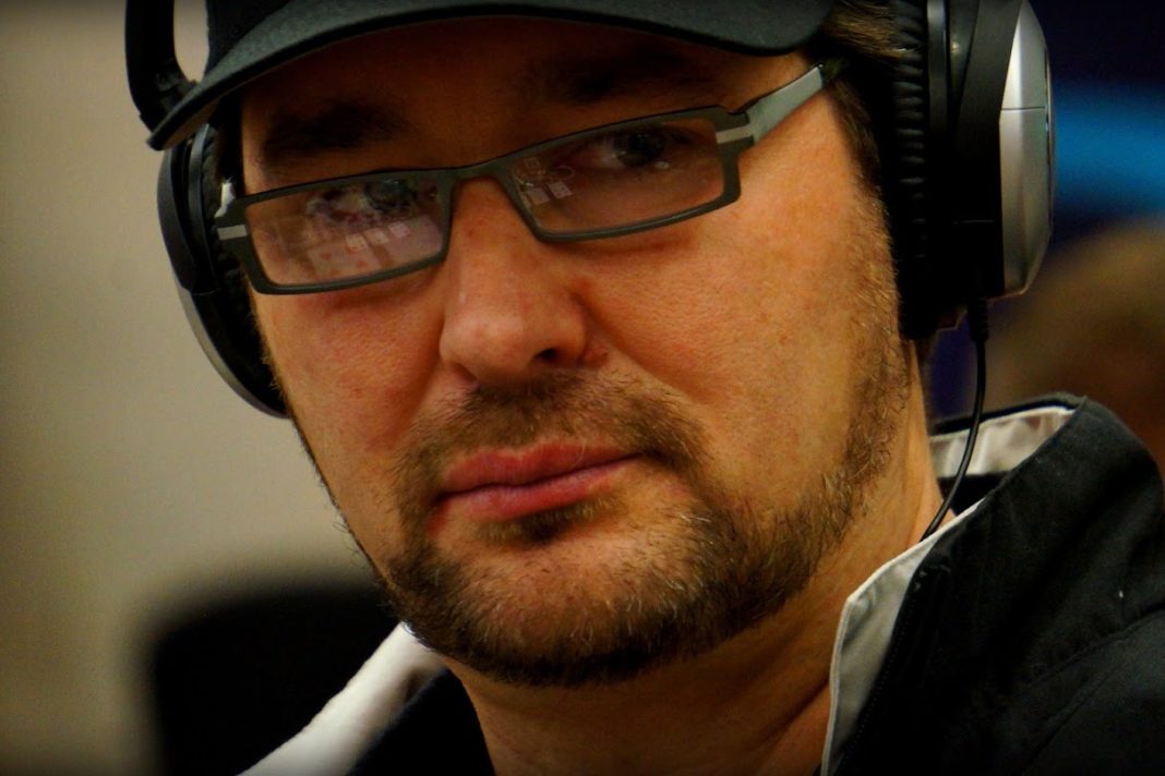 Phil Hellmuth „ociera się” o 15-stą bransoletę