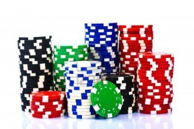 Jak gry na play money mogą pomóc pokerzyście?