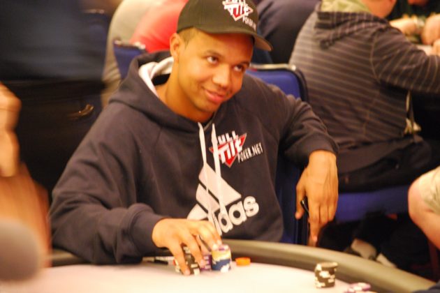ME WSOP 2015: Phil Ivey i Hellmuth na jednym stole