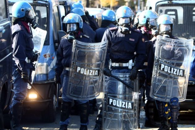 Włoska policja aresztuje 41 osób w operacji „Hazard”