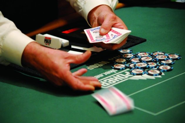Dealer z kasyna Horseshoe oskarżony o oszustwo