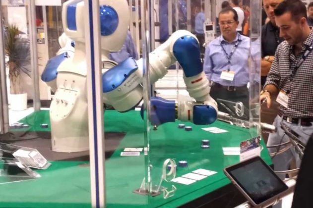 Pierwszy dealer robot o pokerowej twarzy