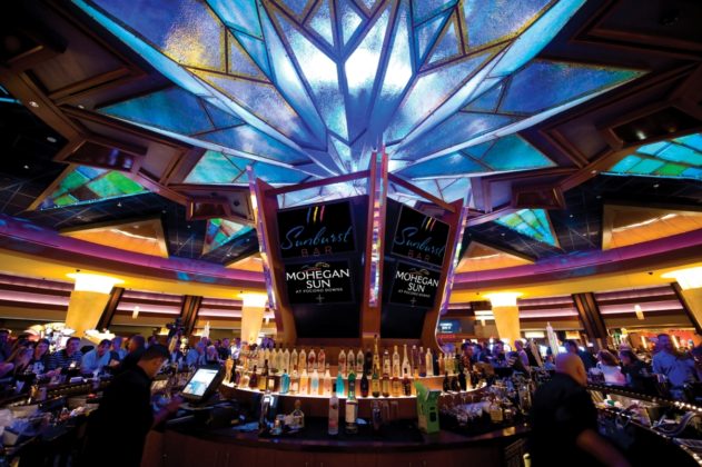 Wiceprezes okradał kasyno Mohegan Sun