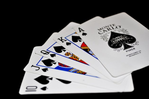 Pokerzyści trafią do więzienia za podmianę kart