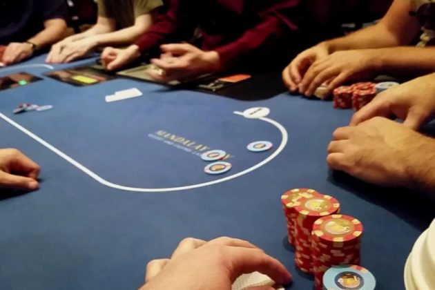 Jak minimalizować straty przy stole pokerowym
