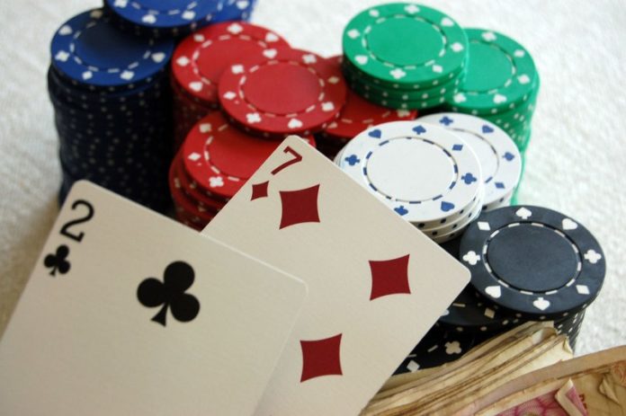 27 weak poker hand when to bet with worse cards poker