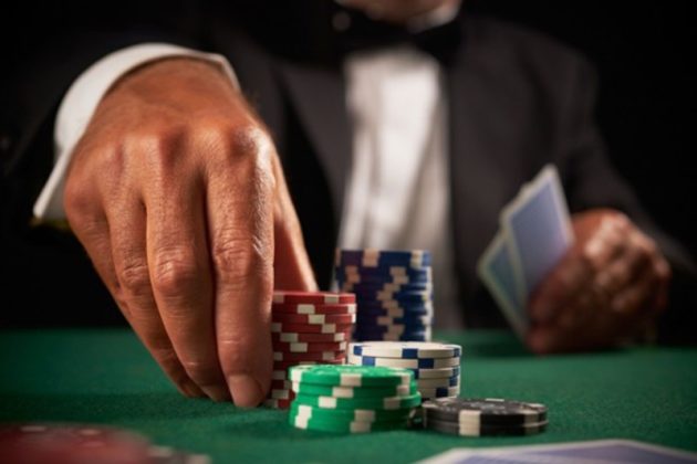 Jak zostać profesjonalnym pokerzystą – ucz się od najlepszych
