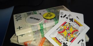 Ona widzi we mnie (pokerowy) „piniondz”..