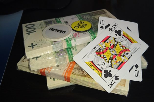 Ona widzi we mnie (pokerowy) „piniondz”..