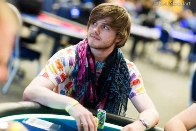 Pokerzysta Charlie Carrel ostrzega przed stakingiem