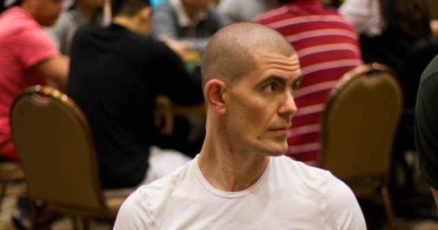 Gus Hansen nazywa znanego pokerzystę dziwakiem
