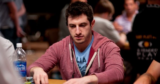 Phil Galfond sprzedał swoje mieszkanie, a teraz i.. zjeżdżalnię