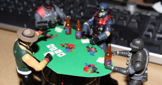Przyjaciele od kart, czyli poker i nowe znajomości