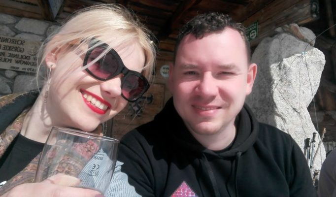 Gruby jeszcze nie wie, że jutro będzie cierpiał z powodu oparzeń słonecznych