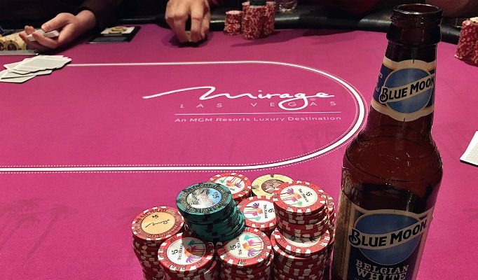 Karty i piwko = super zabawa w kasynie Mirage