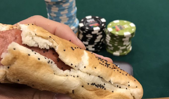 Mike Dentale i jego hot dog