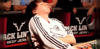 Jak pożytecznie zabijać nudę pomiędzy rozdaniami?