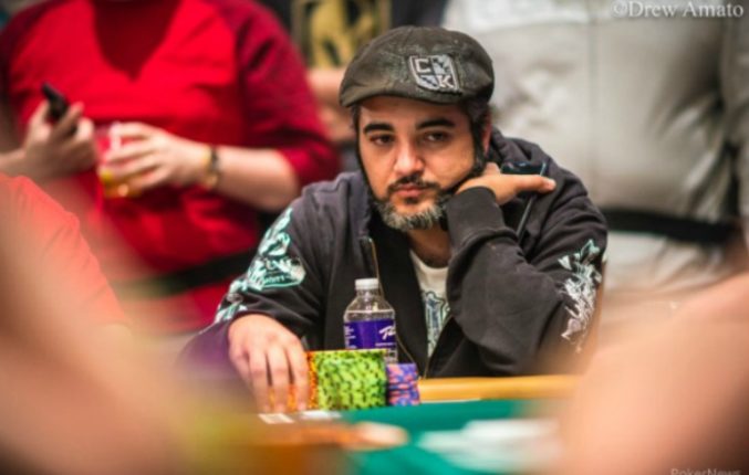 Mark Babekov – chip leader turnieju The Colossus III. Foto: Pokernews.com