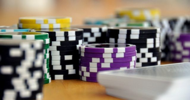 Bądź ostrożny przy kategoryzowaniu pokerowych rąk – Ed Miller, część I