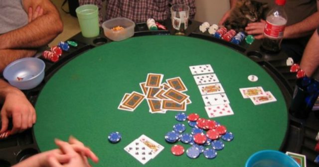 Jak organizować studenckie gry pokerowe?