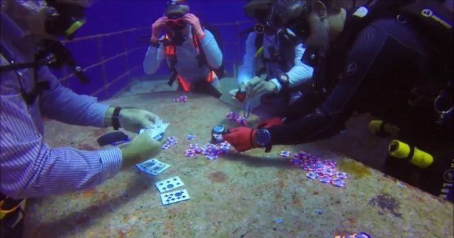 Turniej pokerowy na Florydzie odbył się… pod wodą!