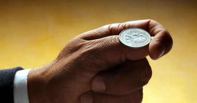 Dlaczego najlepsi pokerzyści podejmują decyzje losowo? Część 1/2
