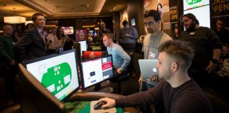 Zagrałem przeciwko sztucznej inteligencji. Była niczym topowy pokerzysta Pokerzyści vs sztuczna inteligencja Libratus