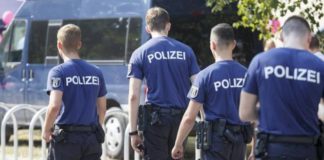 Niemiecka policja bada karty do gry oznaczone radioaktywną substancją