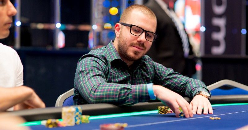 Analiza – Dan Smith vs. David Peters w Main Evencie Poker Masters – Top para na flopie i blef na riverze