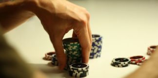 Probe bet – jak grać na turnie, gdy agresor czeka?