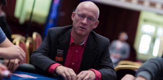 Lee Jones: Poker jest jak cebula Lee Jones