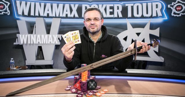 Miecz, kowboj, pas, orzeł i niedźwiedź – Poznajcie nietypowe pokerowe trofea