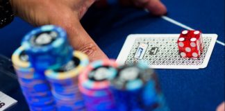 Jakie korzyści wynikają z foldowania? poker