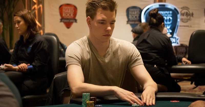 Kane Kalas – Pokerzysta, który komentowanie ma we krwi