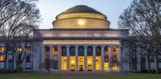 Uniwersytet Warszawski, MIT, Kanada, a teraz Indie – poker to dobry sposób na naukę studentów poker