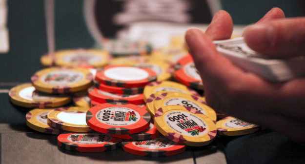 Button/big blind ante: Format, który znacznie usprawnia rozgrywkę (objaśnienie)