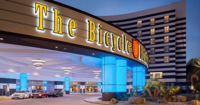 Emocjonujące rozdanie podczas „Live at the Bike” – Pula o wartości trzynastu tysięcy big blindów! [wideo]
