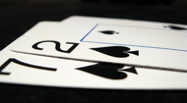 Czy możesz wygrywać w pokerze bez blefowania?