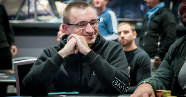 Wygrał wejściówkę w centrollu, został bubble boyem Main Eventu. Piękny gest PartyPoker