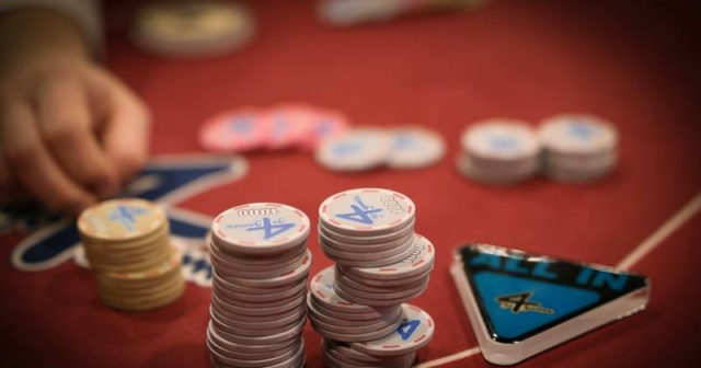 Bluff catchowanie na turnie i decyzja na riverze