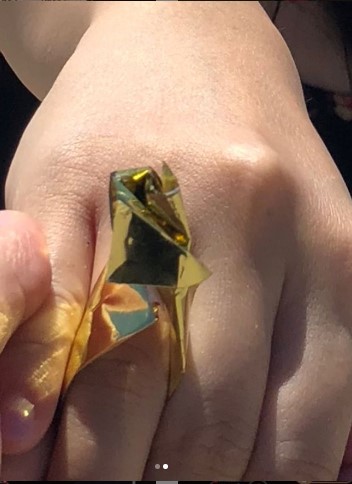 Pierścionek z celofanu