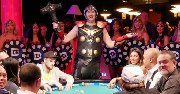 Dlaczego ludzie grają w pokera?