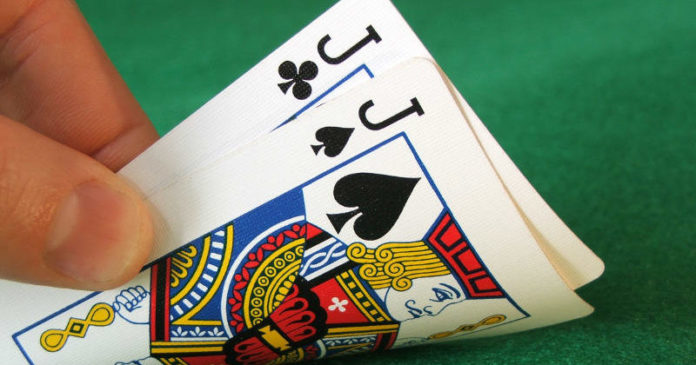 Jak grać z parą waletów?