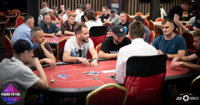 Poker Fever CUP: Roman Ondrusek zwycięża w Mini High Rollerze